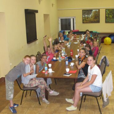 Kino, basen i inne atrakcje podczas letniego wypoczynku dla dzieci w WDK Raciąż