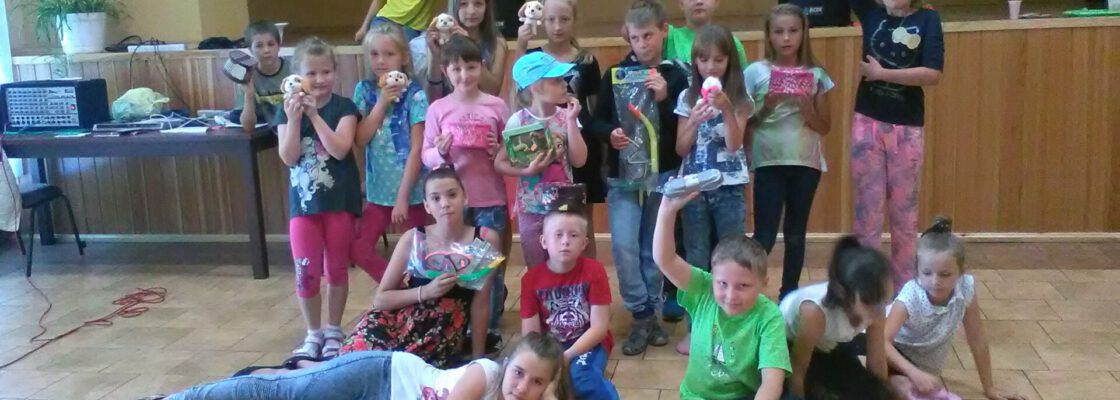 Kino, basen i inne atrakcje podczas letniego wypoczynku dla dzieci w WDK Raciąż