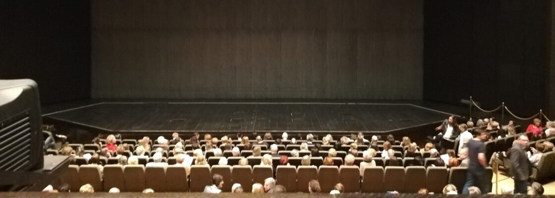 Seniorzy obejrzeli balet „Zniewolony umysł” w Operze Nova w Bydgoszczy