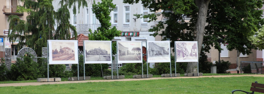 Plenerowa wystawa pocztówek i zdjęć dawnej Tucholi otwarta