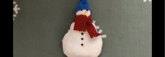„Śniegowy bałwan” – szycie filcowej przytulanki w wykonaniu Justyny Drewek