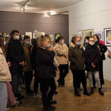 Uczniowie Nowodworka odwiedzili wystawę Wiktorii Timofiejewej