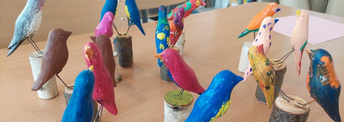 Kreatywne Inspiracje: Wiosenne drewniane ptaszki