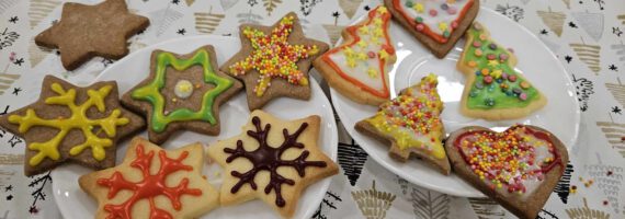WDK Raciąż: Zdobienie świątecznych pierniczków
